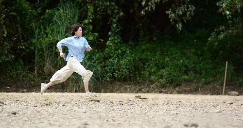 《蜗牛》将杀青 王子文泥中狂奔拼劲十足