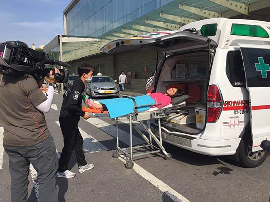 朱珠在韩国首尔遭遇骨折 被迫退赛无缘冠军