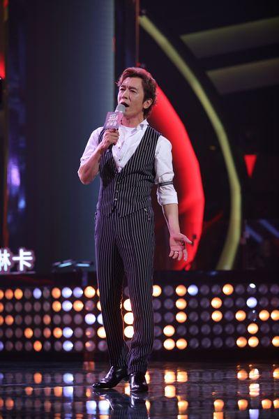 李咏《好声音》首秀水土不服 10次口播8次卡壳