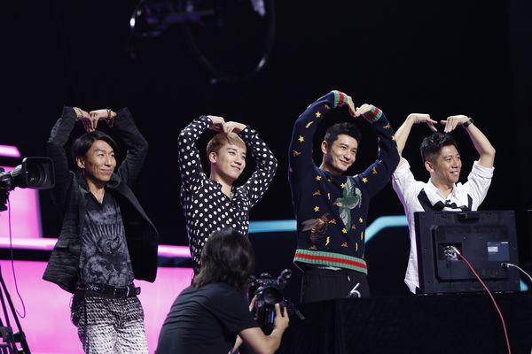 《加油!美少女》主题曲考核落幕 四导师齐比心