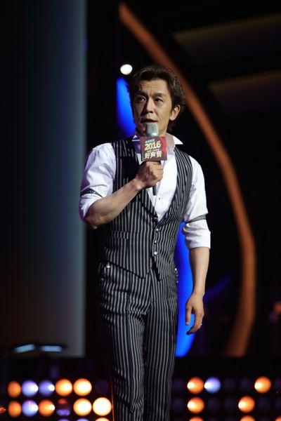 李咏《好声音》首秀水土不服 10次口播8次卡壳