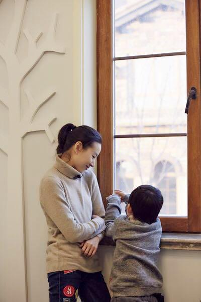 顶顶遭姥爷“诱惑”养鸡 董洁受冷落无奈反抗