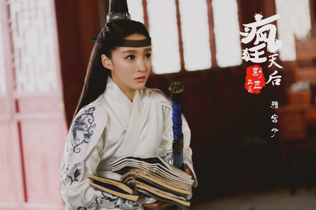 李心博《疯狂天后》热拍 男装丽人开启撩妹模式