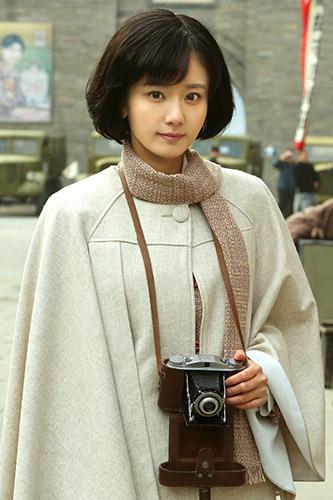 李沁谣《东方战场》演战地记者 用相机见证历史