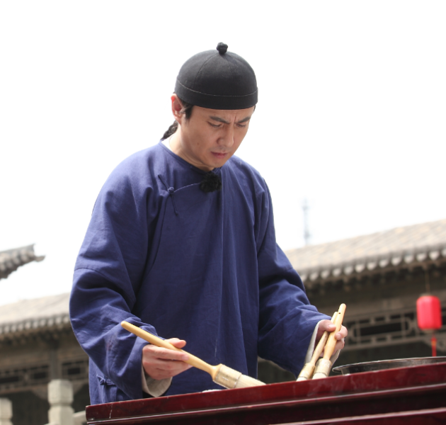 沈腾变身胡茬大汉 和宋小宝上演“母子行骗记”