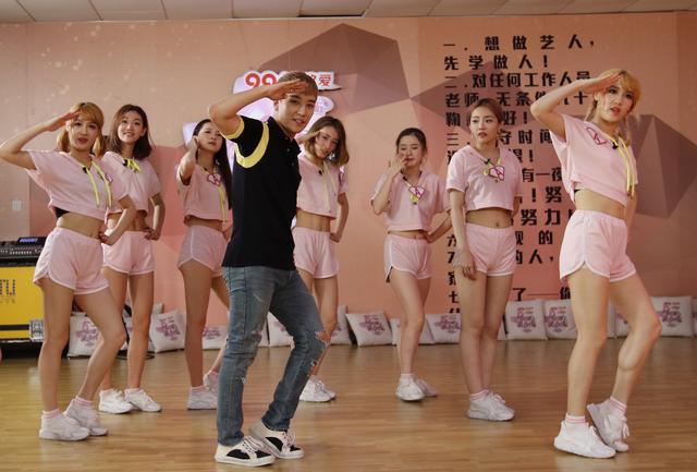 《加油!美少女》胜利指导舞姿 导师态度获赞