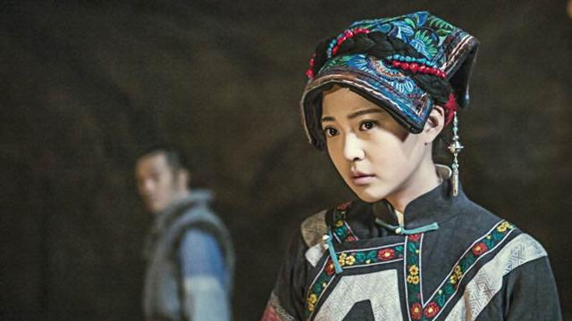 王妍之《骡子与金子》热拍 不惧高温攀崖壁