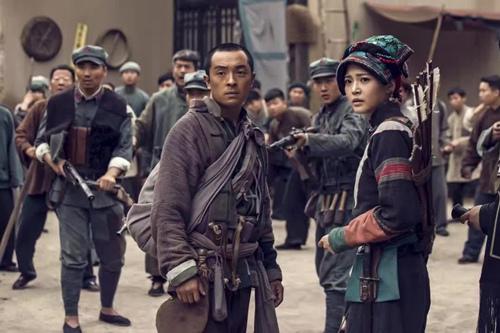 王妍之《骡子与金子》热拍 不惧高温攀崖壁