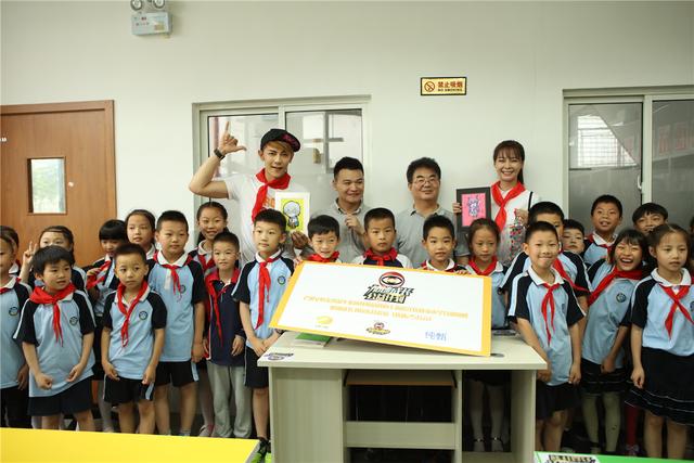 加速成长公益计划落申城 汪东城沈梦辰变孩子王