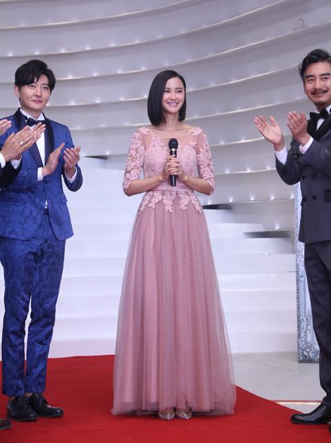 《她很漂亮》首探班 张歆艺被赞“贴心女王”