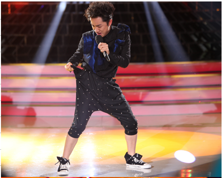 身高不够唱功凑 王祖蓝获封“低”配版陈奕迅