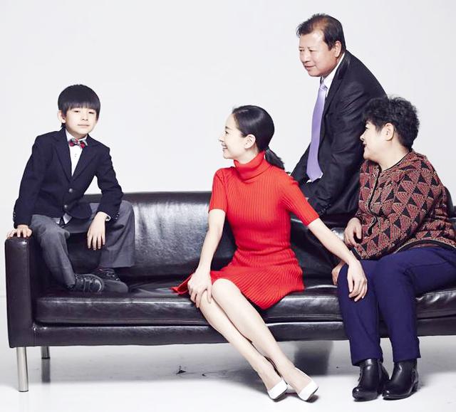 顶顶化身男主给董洁送花 姥姥姥爷婚纱照圆梦