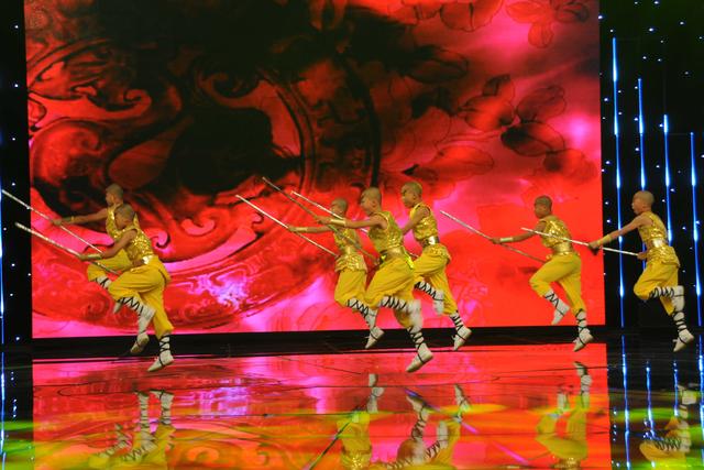 《幸福来敲门》“功夫小子”耍棍拿枪好不威风