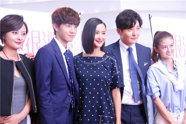 《她很漂亮》首探班 张歆艺被赞“贴心女王”