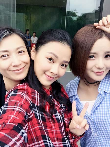 蔚雨芯《繁星四月》杀青 首搭戚薇坦言感悟多