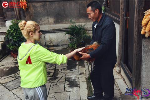 《我在贵州等你》卧底美女秒变“搞笑担当”