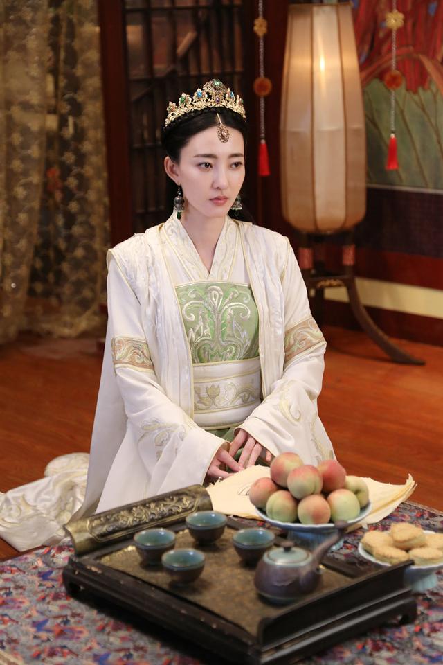 王丽坤《凤凰无双》杀青 开启女权逆袭之路