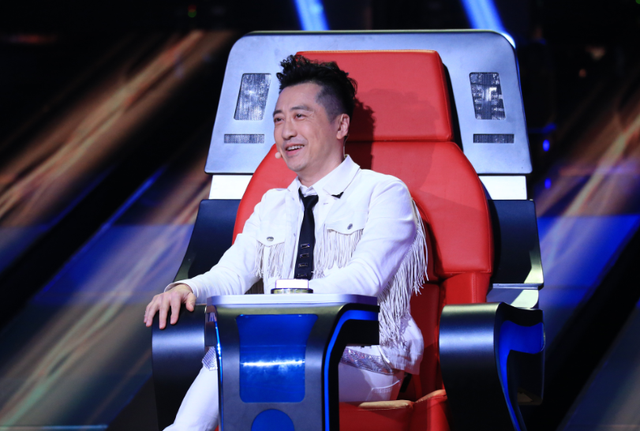 《新歌声》今晚首播 周杰伦遭围攻汪峰秀恩爱