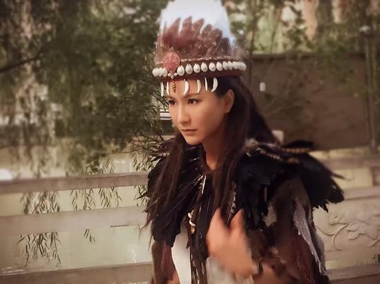 马赫遥新剧将杀青 饰演女巫祝穿越感十足