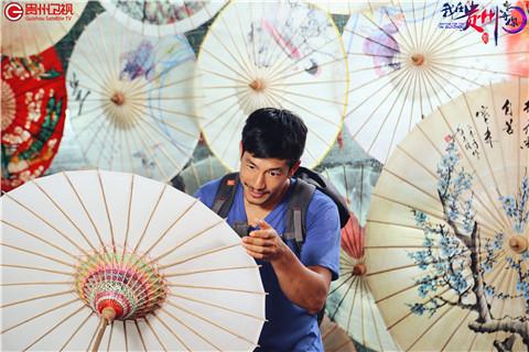 原和玉、金小鱼赤脚上阵 感受恐龙的生存时代