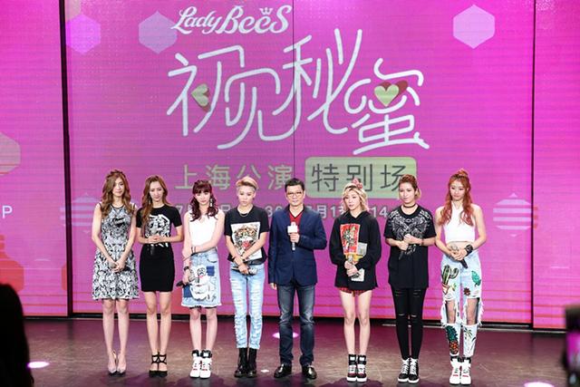 蜜蜂专属剧场首次公演 吴奇隆谢霆锋关注指导