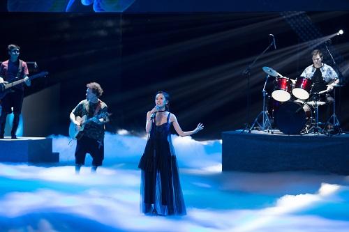 王子文《跨界》首秀 不当“妖精”当“文靑”