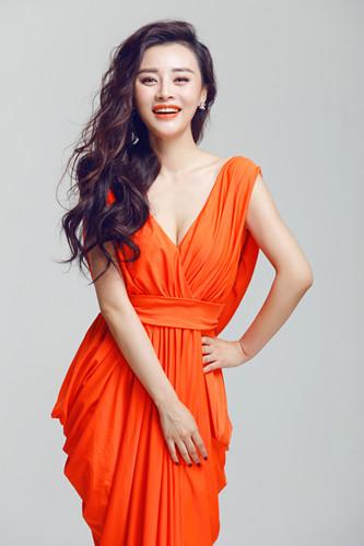 《八月未央》热拍 周梓言杨帅演绎最美闺蜜团