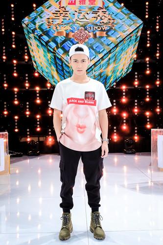 《幸运秀》帅萌小哥勇闯三关 获封行走小百科