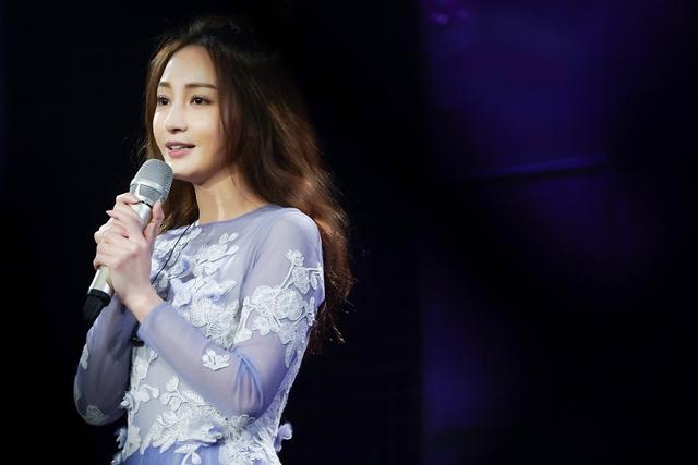 姚笛亮相《跨界歌王》 幽默化身“补刀狂”