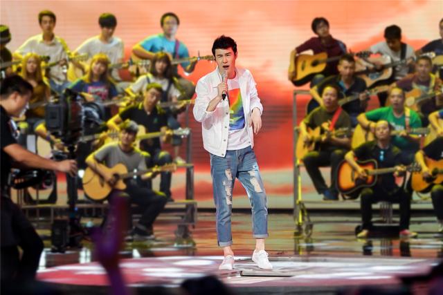 《跨界》小沈阳带50人助阵 刘涛搬家进组表决心