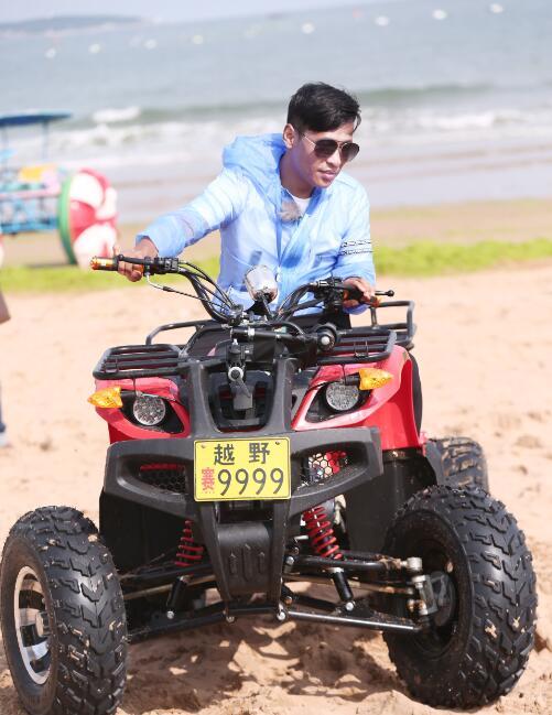 吴亦凡好贴心 甘当“人肉打光板”照亮宋小宝