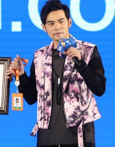 周杰伦好傲娇 回应媒体称：我怎么可能会胖嘛