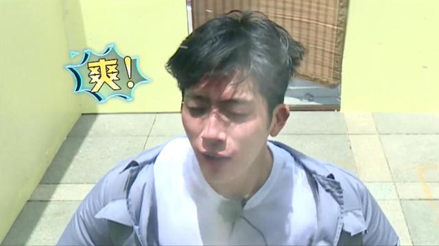 井柏然跳解暑神舞 网友：没想到你是这样的井宝