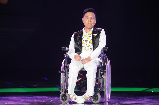 《幸福来敲门》古稀老人“卖艺救孤”感动中国