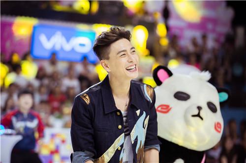 黄宗泽粤语rap魔音洗脑 张大大突破自我玩杂技