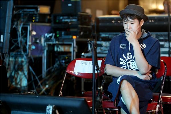 小沈阳励志演唱忆人生 姚笛性感尝试蒸汽朋克