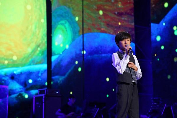 《大师课》公益晚会唱响大会堂 关注留守儿童