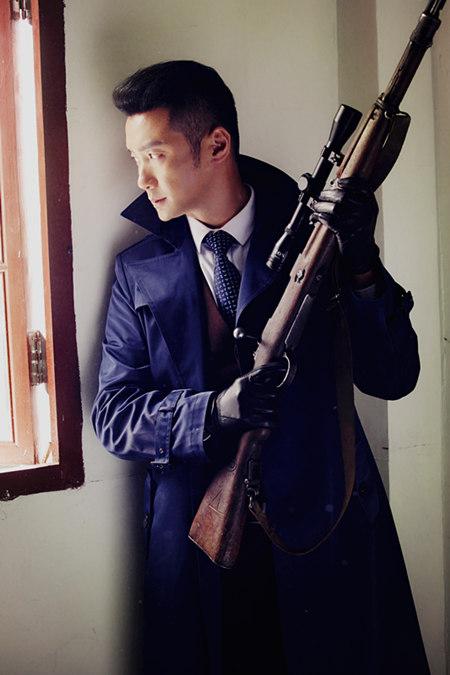 《我的爱情撞上了战争》热播 巩峥演绎中国007