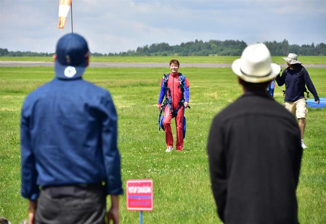 贾乃亮《花男》为爱跳伞 帮金圣柱提行李超暖心