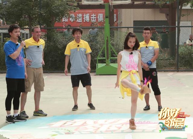 《你好邻居》聚焦“潮汐族” 陈翔电梯里求拥抱