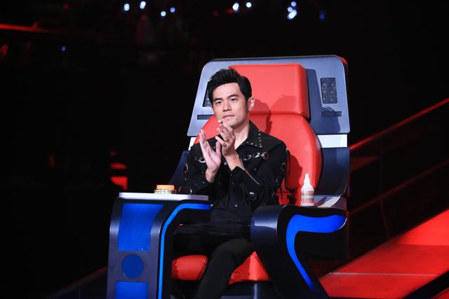 “新歌声”周杰伦被挑战 和学员比耳力输了吗？