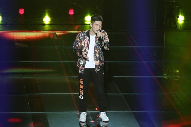 “新歌声”周杰伦被挑战 和学员比耳力输了吗？