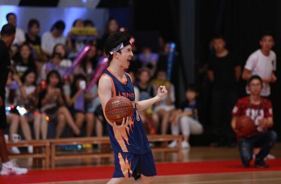 薛之谦上真人秀搅局被罚下场 赵传竟来开个唱