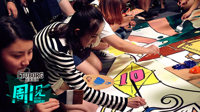 杨幂亲画“杨幂十年” 女神画画技能满分