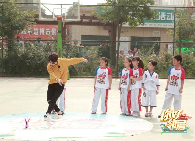 《你好邻居》破冰再下一城 凯丽挑战被尴尬认出