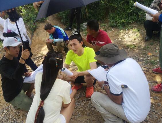 七夕《重耳传》曝片场照 粉丝：情侣鞋太虐狗