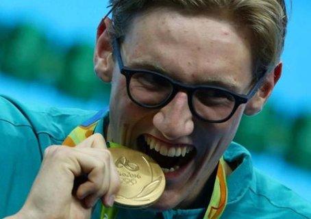 孙杨的霸气只在赛场 生活中他是撩妹调皮小男孩