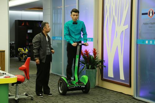 《谜砂》李乃文演绎另类老板 亲授七夕撩妹技能