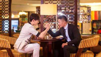 《麻辣变形计》开播 邵兵马可父子CP相爱相杀