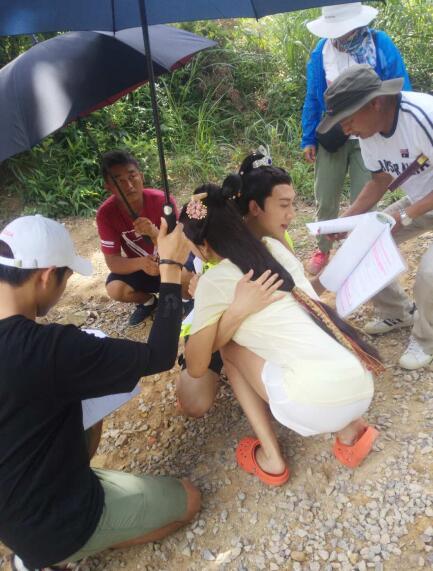 七夕《重耳传》曝片场照 粉丝：情侣鞋太虐狗